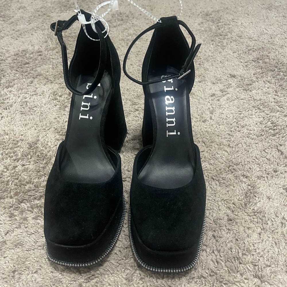 Gianni Bini Chellsie Ankle Strap Platform Heels